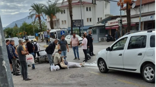 Fethiye Günlükbaşı Çatalarık Kavşağında Trafik Kazası: Motosikletteki 2 Kişi Yaralandı