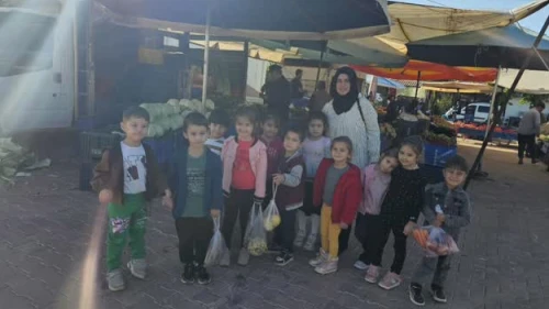 Köyceğiz Beyobası Anaokulu’nda Minikler Pazara Gitti, Meyve Tabaklarıyla Döndü!