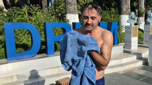 Bodrum Şokta: 6 Gündür Sular Yok! Turizmci Meydanda Leğenle Duş Alarak Tepki Gösterdi