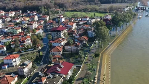 Köyceğiz'de Sağanak Sel: Dereler Taşarken Göl'ün Rengini Değiştirdi
