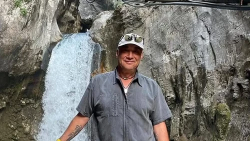 Yeşilçam Oyuncusu Mehmet Serdar Sulukahya Bıçaklandı: Hayati Tehlikesi Devam ediyor!