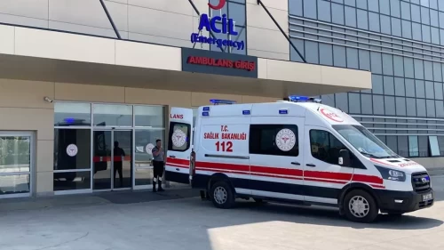 Kurban Eti Çekerken Elini Makineye Kaptıran Genç Kız Ağır Yaralandı