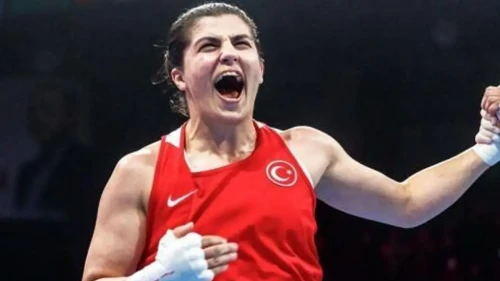 Busenaz Sürmeneli Dünya Boks Şampiyonası’nda Çeyrek Finalde: Altın Madalya Hedefiyle İlerliyor
