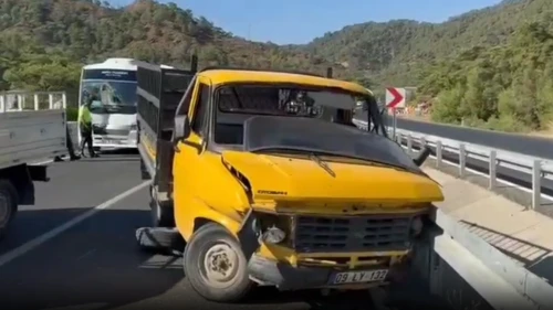 Köyceğiz ile Ortaca Girişinde Minibüs ile Pikap Çarpıştı: Mehmet Acar ve Gülfizar Acar Yaralandı