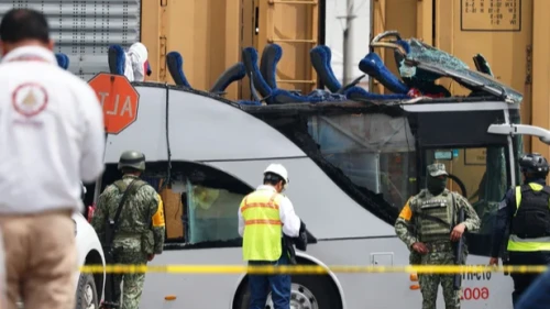 Meksika’da Katliam Gibi Kaza: Yük Treni Yolcu Otobüsüne Çarptı, En Az 10 Ölü 40 Yaralı