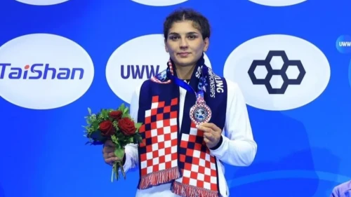 Milli Güreşçi Nesrin Baş Dünya Şampiyonası’nda Gümüş Madalya Kazandı