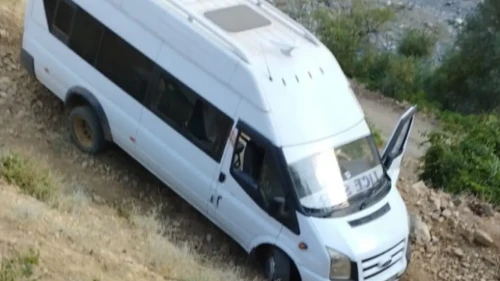 Bingöl Genç’te Minibüs Şarampole Devrildi! 7 Kişi Yaralandı