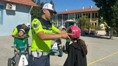 Köyceğiz Jandarmasından Döğüşbelen’de Trafik Eğitimi: Minikler Dedektif Oldu
