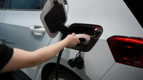 Türkiye’de Elektrikli Araç Şarj Soketi Sayısı 33 Bini Aştı: Tüketimin %64’ü Yeşil Enerjiden