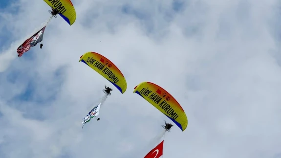 Fethiye’de 25. Uluslararası Ölüdeniz Hava Oyunları Festivali Coşkuyla Devam Ediyor