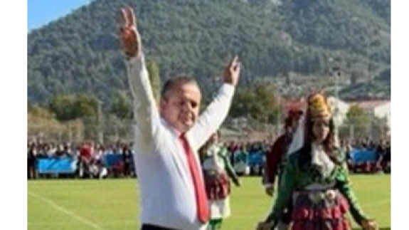 Fethiye’de Cumhuriyet Coşkusu Zeybekle Zirveye Çıktı! Kaymakam Fatih Akkaya’dan Sürpriz Gösteri