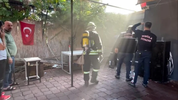 Fethiye Foça’da Restoran Yangını Çıktı Bir Çalışan Yaralandı Hastaneye Kaldırıldı