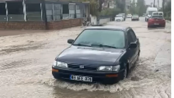 Köyceğiz Gölü Taştı, Gülpınar’da Yol Çöktü: Köyceğiz Sele Teslim Oldu