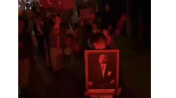 Köyceğiz Ekincik’te Fener Alayı Coşkusu! Minik Kalpler Cumhuriyet İçin Yürüdü