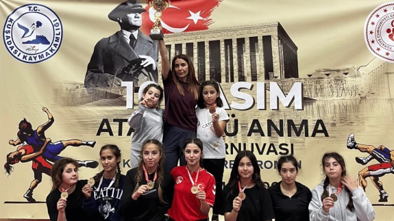 Köyceğiz Gençlikspor 10 Kasım Güreş Turnuvasında Takım Halinde Şampiyon Oldu