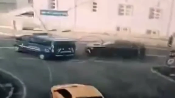 Gümüşhane Kelkit’te Kavşak Kaza Anı: Belediye Makam Aracı ile Jandarma Aracı Çarpıştı, 2 Asker Yaralandı