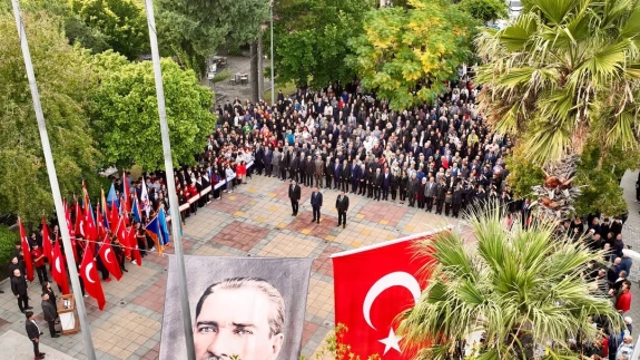 Ortaca’da 10 Kasım Töreni: Siren Sesleriyle Başlayan Anma, Öğrencilerin Etkinliğiyle Devam Etti