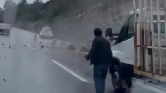 Köyceğiz–Ortaca Yolunda Heyelan: Çöplük Mevkii Trafiğe Kapandı