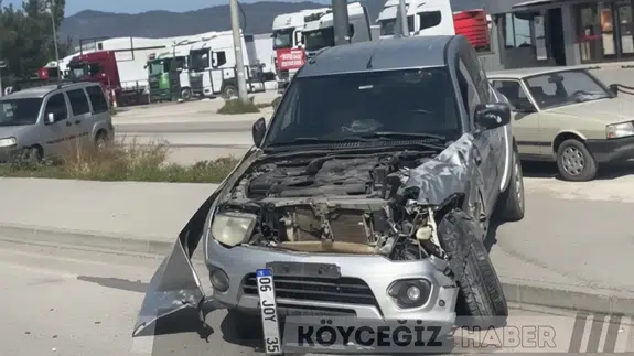 Fethiye'de Korkutan Kaza: Mezarlık Kavşağında Araçlar Hurdaya Döndü!