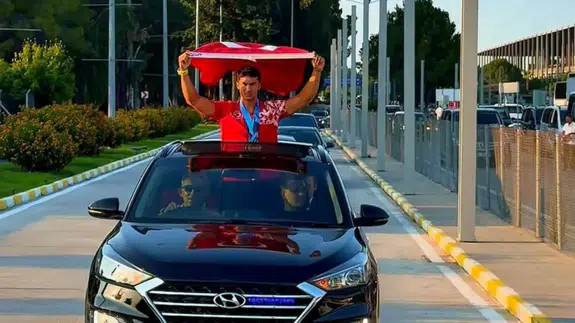 Köyceğiz’den Dünya Zirvesine: Rahmi Kaan Karahan Yuvaya Döndü!