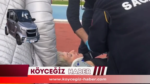 Fethiye Sahilinde Trafik Kazası: Kaldırıma Çıkan Elektrikli Araç Devrildi