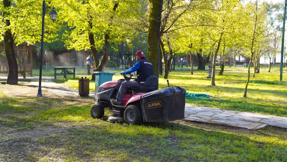 Köyceğiz Parklarda Çevre Düzenlemesi Sürüyor