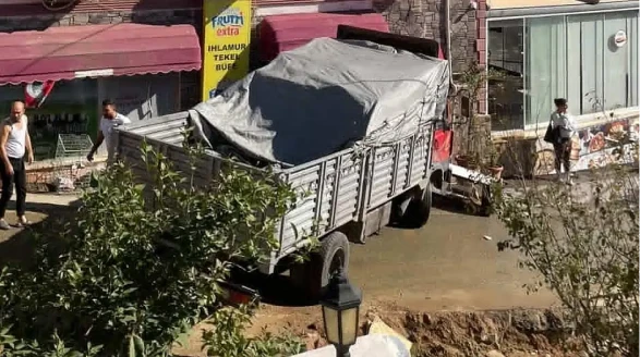 Milas Emek Mahallesi’nde Freni Boşalan Kamyon Facianın Eşiğinden Döndü