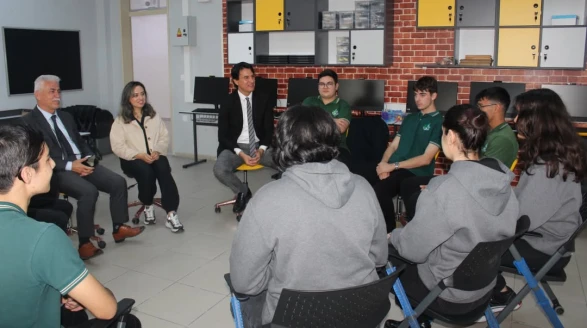 Köyceğiz Fen Lisesi’nde Yapay Zekâ Hamlesi! İlçe Milli Eğitim Müdürü İnceledi