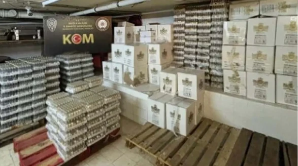 Muğla’da Litrelik Kaçak İçkiler Polise Takıldı: 3 Şüpheli Gözaltına Alındı