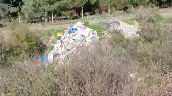 Köyceğiz’de Dere Yatağı Çöplüğe Döndü: Vatandaş İsyan Etti!