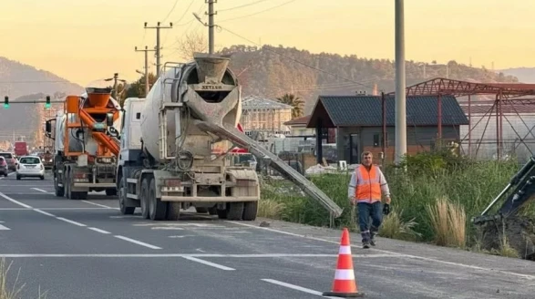 Ortaca Çevre Yolunda Beton Mikseri Kazası: 1 İşçi Yaralandı