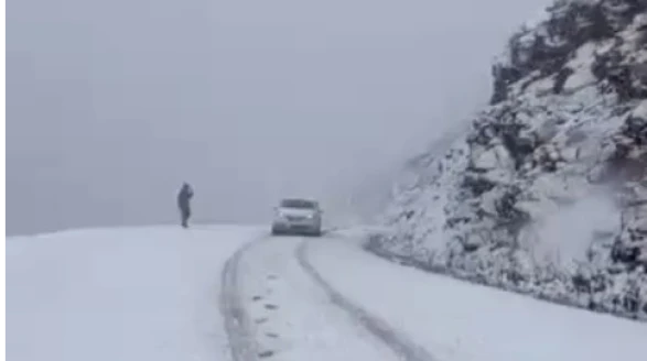 Girdev Yaylası’na Yılın İlk Karı Düştü