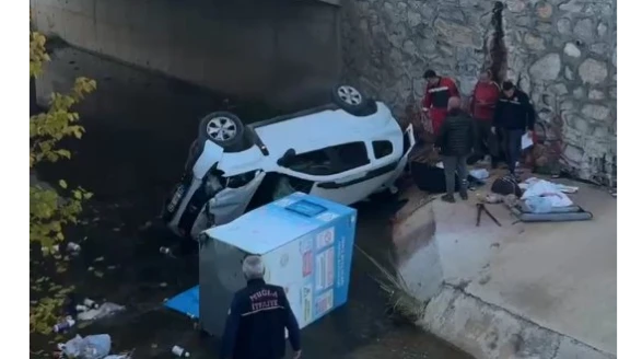 Fethiye Karaçulha’da Kaza: Araç Dereye Uçtu, 5 Yaralı