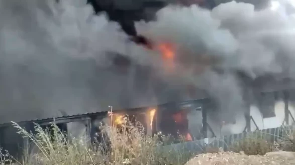 Bodrum'da şantiye konteynerlerinde yangın: 30'a yakın barınma ünitesi kullanılamaz hale geldi