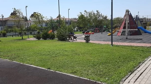 Köyceğiz Belediyesi’nden Parklar, Düğün Salonları ve Çevre Genelinde Yoğun Temizlik Seferberliği