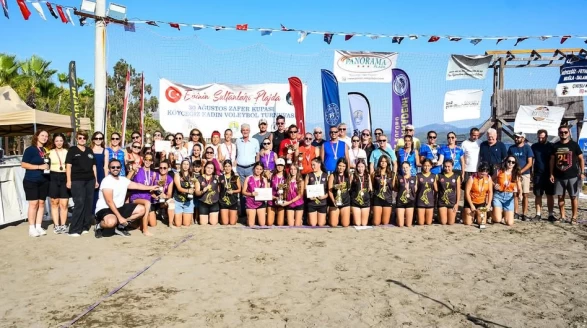 Köyceğiz Delta Plajı’nda Zafer Kupası Coşkusu: Kadına Şiddetle Mücadele Temalı Veteran Voleybol Turnuvası Tamamlandı