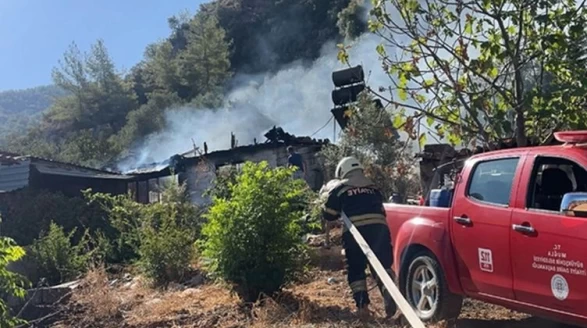 Fethiye’de Uyuşturucu Bağımlısı Genç Evini Ateşe Verdi
