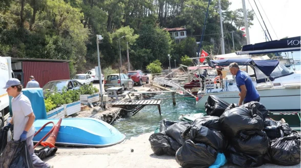 Muğla Büyükşehir’den Deniz Yoluyla Koy Temizliği: 31 Bin Kilogram Atık Toplandı