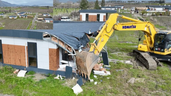 Ortaca'da Taviz Yok! Güzelyurt'ta İmara Aykırı Yapılar Tek Tek Yıkılıyor