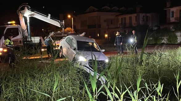 Fethiye’de Korkutan Kaza: Kontrolden Çıkan Otomobil Kanala Uçtu