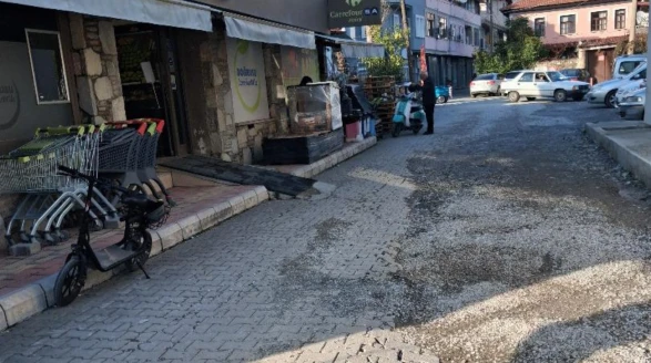 Köyceğiz Gülpınar'da yol ayıbı! Aydınalay Sokak aylardır parke taşı bekliyor