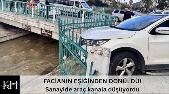 Fethiye’de Korkutan Kaza : Araç Bariyerlerde Asılı Kaldı