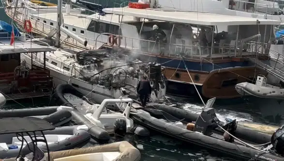 Fethiye’de Korkutan Tekne Yangını Yarımada Girişinde Hareketli Anlar