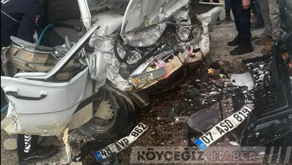 Görenler Gözlerine İnanamadı! Önü Yok Oldu: 3 Kişi Can Pazarı Yaşadı!