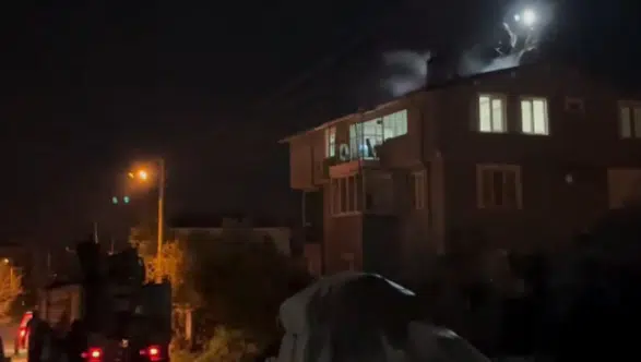 Köyceğiz Toparlar’da Korkutan Yangın: Çatı Alevlere Teslim Oldu!