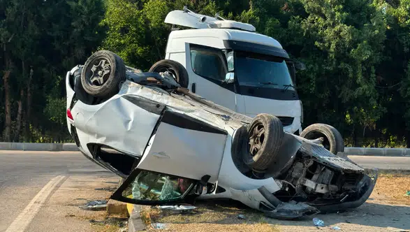 Seydikemer'de Tır ile Otomobil Çarpıştı: 4 Yaralı