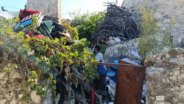 Datça'da Çöp Evden 5 Ton Atık Çıkarıldı!
