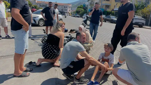 Elektrikli Bisiklet ile Motosiklet Çarpıştı: 3 Yaralı!