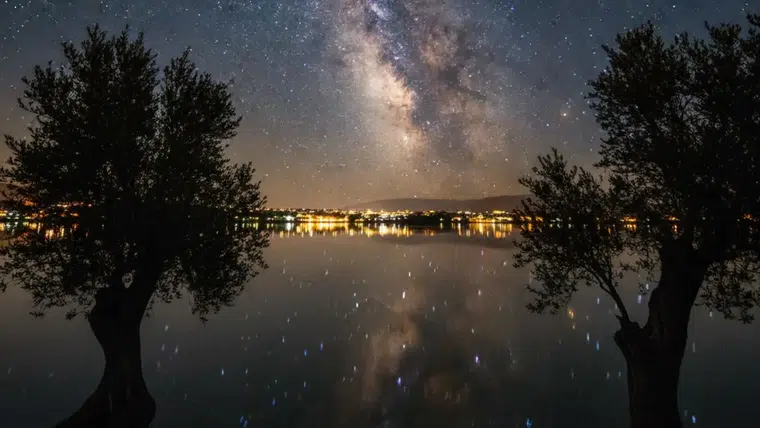 Köyceğiz’in Gökyüzü Haritası: Gölün Durgunluğu ve Yıldızlar