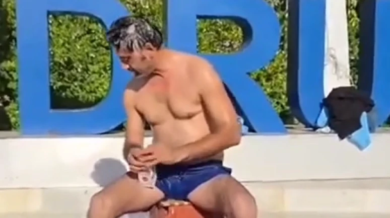 Bodrum’da Su Krizi Büyüyor: Yurttaş Meydanda Duş Aldı, MUSKİ’den Baraj ve Hat Açıklaması Geldi